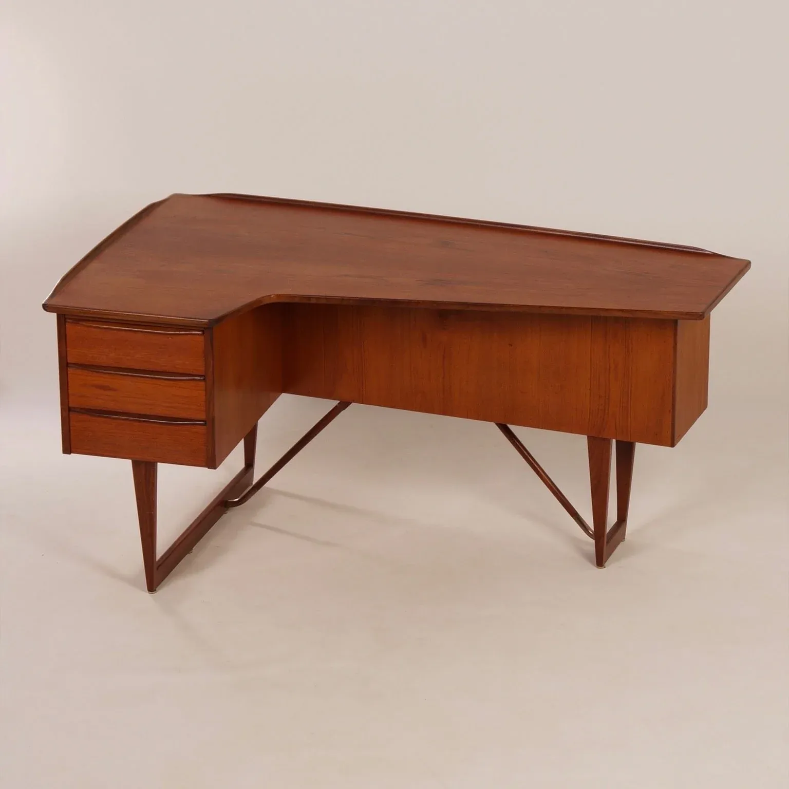 Boomerang Desk (New)